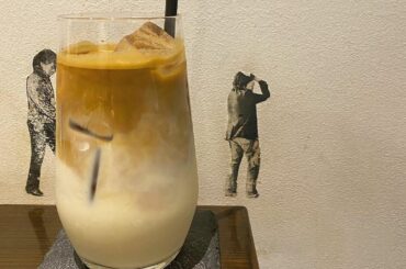 アイスラテを飲むには今日は寒かったです。
でも美味しかった︎
壁がおしゃれなカフェでした！
#豆乳ラテ #カフェ #カフェ巡り...