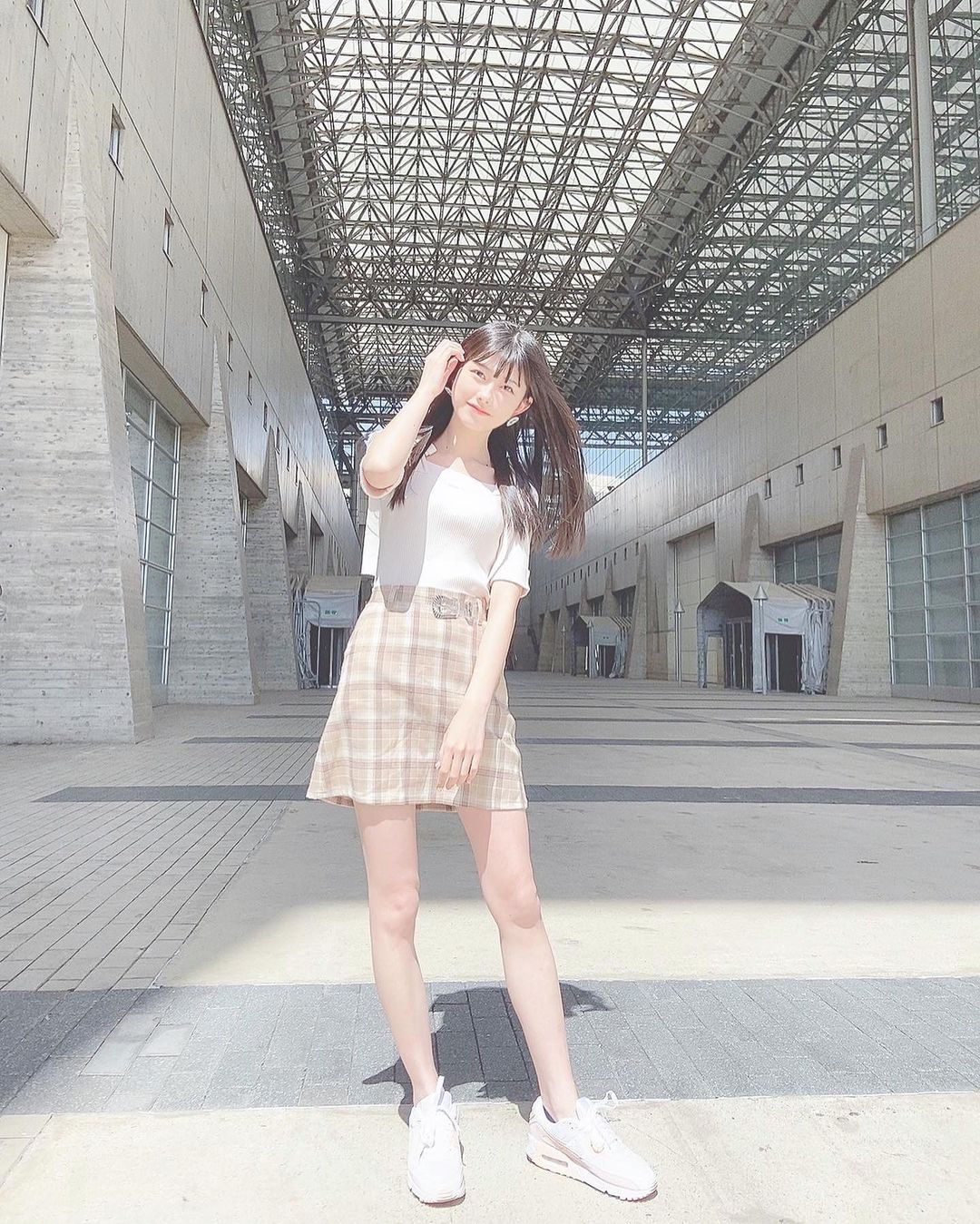 千葉恵里 今日暖かくて嬉しかった このくらいの気温が丁度いい 顔が眩しそう Moe Zine