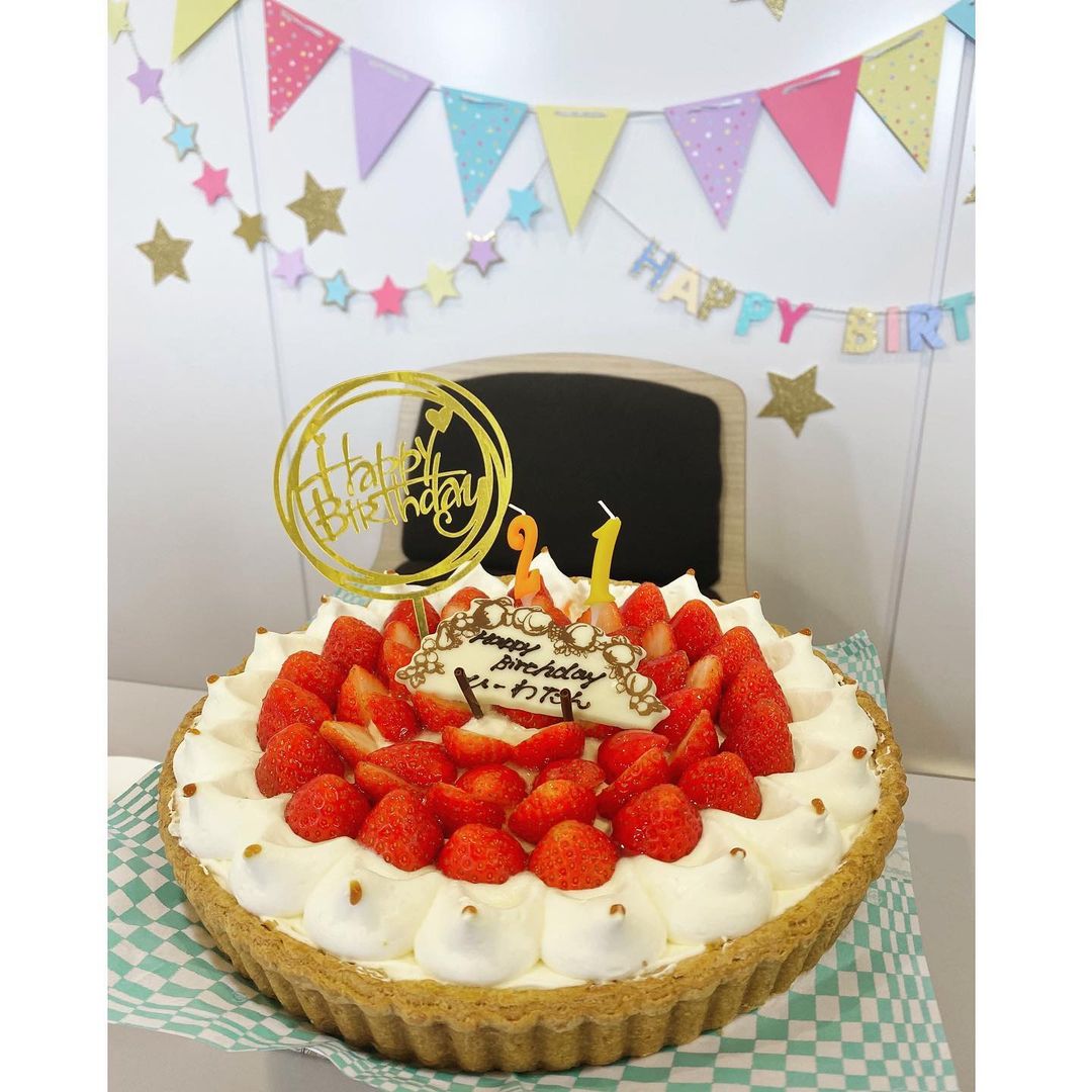 樋渡結依 今日はバースデーイベントでした 可愛いケーキが出てきて嬉しかった バースデーイベント キルフェボン 美味しかった 髪の毛このくらいに切ったよ Moe Zine