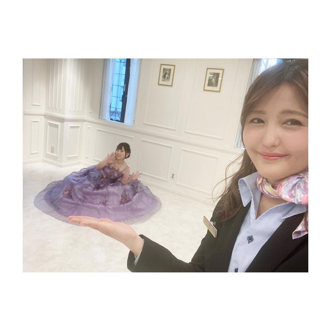 野中藍 サンセルモプレゼンツ 結婚式はあいのなかで オフショットです 1枚目 長島光那 ちゃん 2枚目 尾崎真実 ちゃん すみれ色のドレスが似合っててと Moe Zine