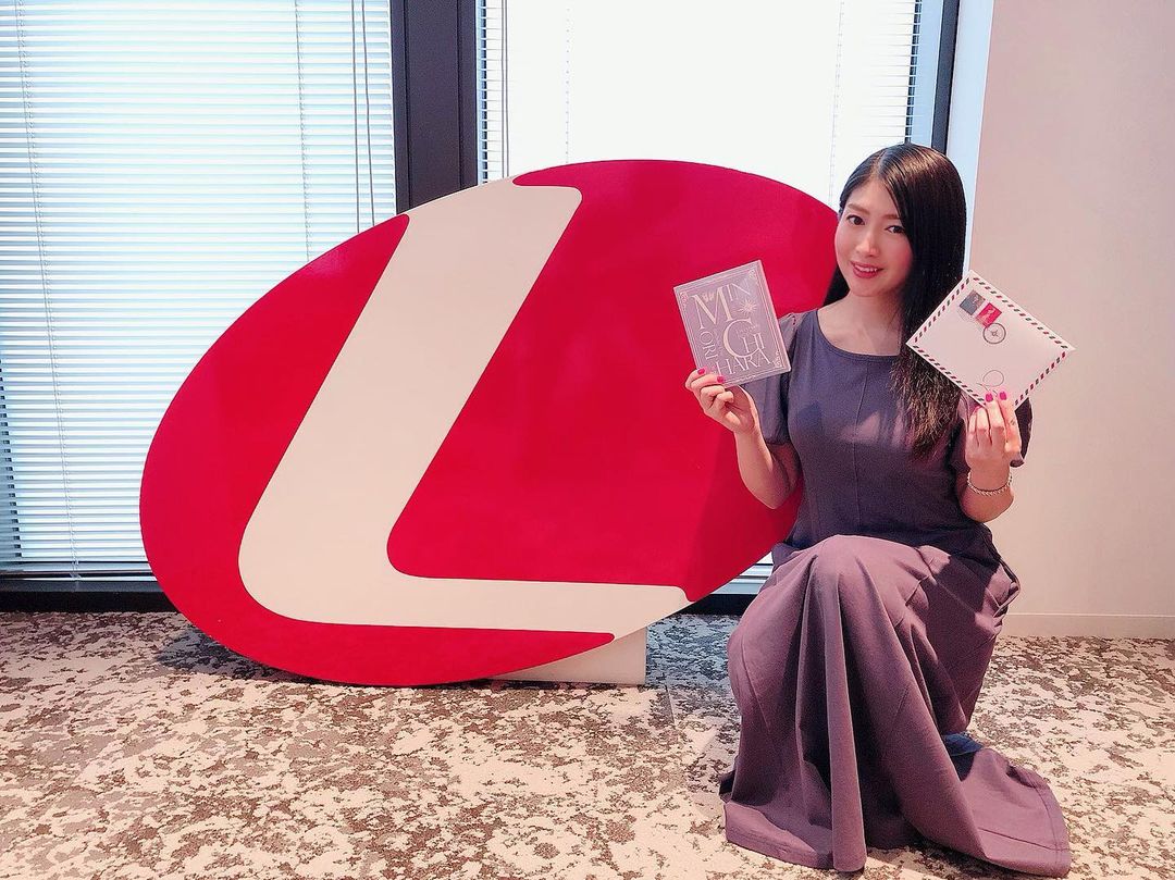 茅原実里 15周年ライブの Blu Rayが完成しました 嬉しいぃぃぃ ミニフォトブックと メッセージカード付き 発売は6月2日 もうすぐだよ Moe Zine