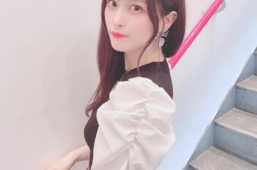 お姉さんだった日
(ただ髪の毛は湿気でボサボサ)
#私服 #モノトーンコーデ 
#chocolate #シュエラテ...