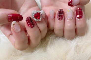 コンサート仕様のネイルがとても可愛いので見て。
AKBといえばの赤チェック×卒コンを意識した白のラメラメ
数年前からお世話になっていたけど出産でお休みされていた...