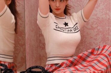 Dior Autumn & Winter 2021 
コレクションの展示会に行ってきました

ヴェルサイユの「鏡の間」から
インスピレーションを受けて
現実離れ...