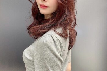 暖かくなってきたので、髪色も暖色に
髪色は「季節感」「肌も髪もキレイに見えるか」を重視して決めています。

今回は、ピンクとボルドーとラベンダーを混ぜたカラー。...