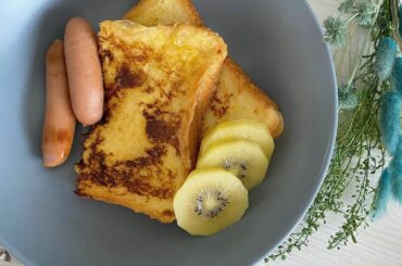 .
ある日の朝ごはん。
お友達のお家に泊まりに行ったら
ご飯できたよ〜って起こしてくれた。
お友達天才女子力高すぎた

フレンチトースト好き♡

#breakf...