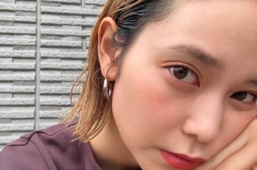 金にしたら、ピンク使ってメイクしても甘すぎずピリッと仕上がるからいいね︎
ジェルスタイリングの日。...