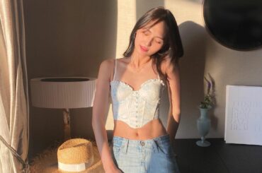 この格好じゃ街を歩けないね...