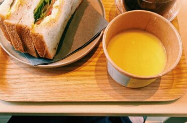 朝ごはんは洋食がすきー
サンドウィッチにコーンスープ、、、最高
皆さんは和食、洋食どっち派ですかー？...