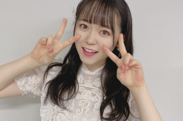 峯岸さんの卒コンの時の衣装
北原里英さんのをお借りしました！イニシャル一緒なので｢R｣のマークがついてるんです...