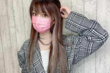 .
髪の毛にキラキラつけちゃったぁ✧
昔ライブでキラキラ前髪につけよったけど、それ最近どこにも売ってなくて
もう #ティンセル っていう
キラキラのエクステつけ...