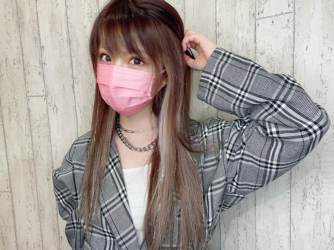 田中れいな 髪の毛にキラキラつけちゃったぁ 昔ライブでキラキラ前髪につけよったけど それ最近どこにも売ってなくて もう ティンセル っていう キラキラのエクステつけ Moe Zine 田中れいな 髪の毛にキラキラつけちゃったぁ 昔ライブでキラキラ前髪につけよったけど それ最近どこにも売ってなくて もう ティンセル っていう キラキラのエクステつけ Moe Zine