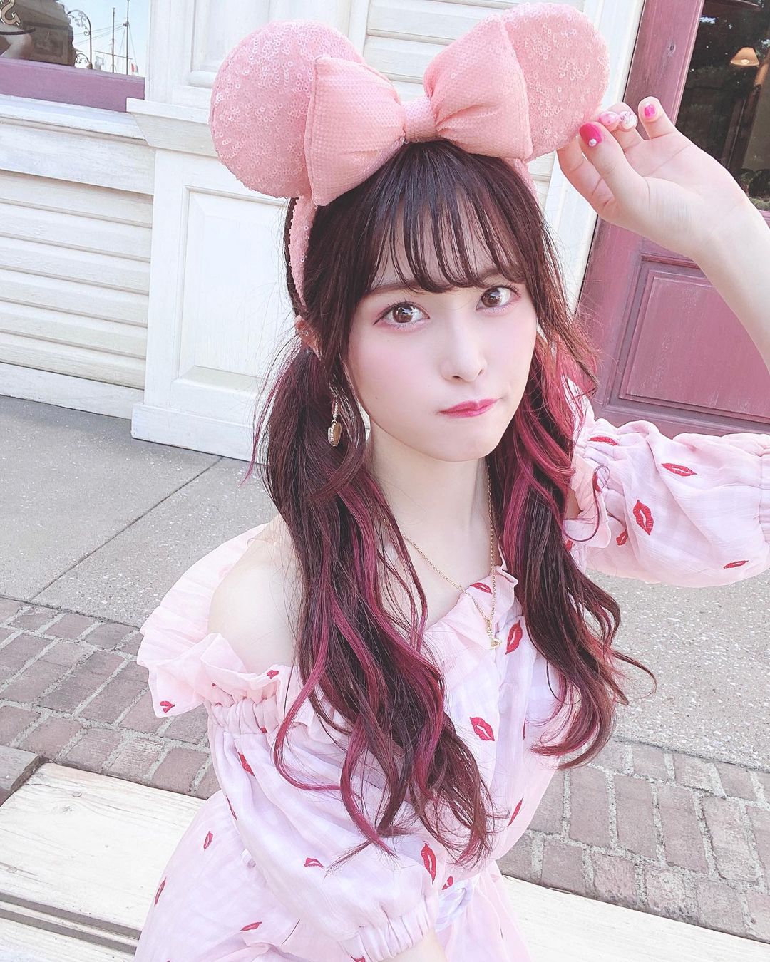 田北香世子 カチューシャも髪もメイクも服もネイルもピアスも全部ピンクだった Disneysea ピンクカチューシャ Manontokyo インナーカラーピンク イン Moe Zine