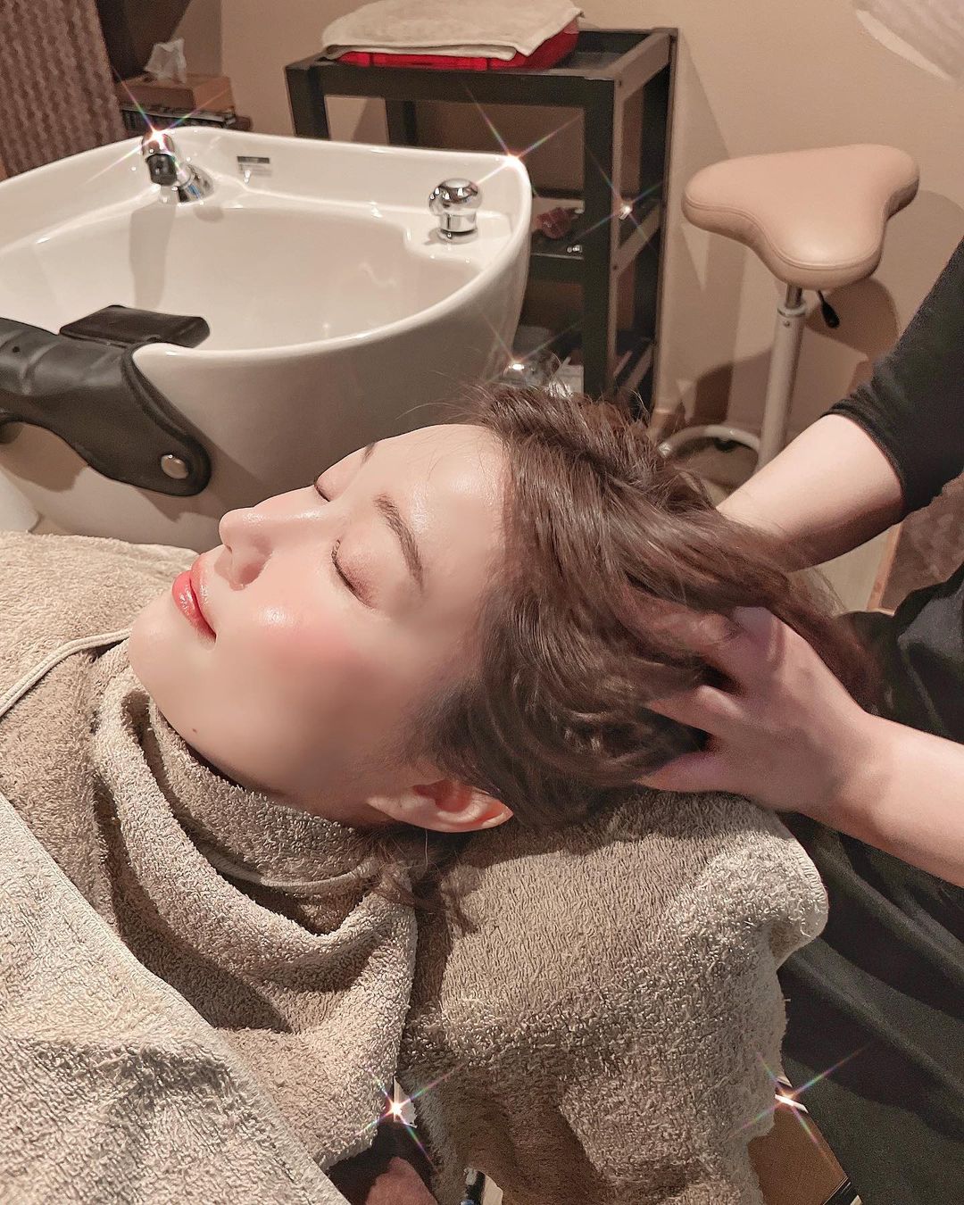 浦野一美 𝐻𝑒𝑎𝑑 𝑠𝑝𝑎 Cindyの本音でサロンレポ ܚ 三茶の上がるヘッドスパ 私の頬が驚くほど上がりました 動画みて 頭皮と肌のパー Moe Zine