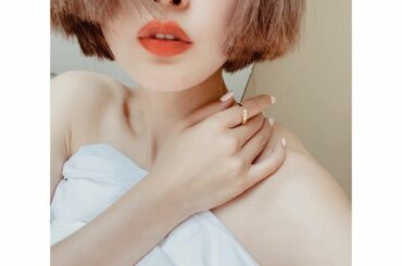 フォーエバーマークのアヴァンティ コレクションは、些細なことのように見える一人の女性の行動も、波紋のように広がり、世の中に変化をもたらすことができるというコンセ...