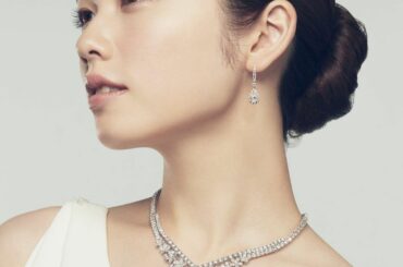 お知らせです
「25ansウエディング デジタル」
に掲載して頂いております︎
「GRAFF」さんタイアップで、大粒かつ極上のダイヤモンドを身に付けさせて頂きま...