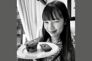 Cup cake, madeleine and tea is the best combination....