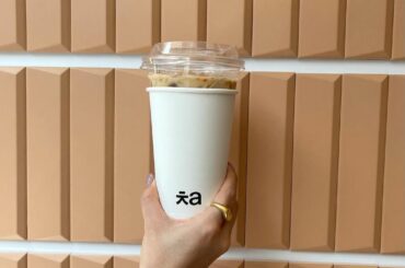 青山に新しくできた
韓国で大人気のミルクティー専門店
@cha_aoyama に行ってきました。

今流行ってる
タルゴナミルクティー♡
甘くて美味しかった…
...