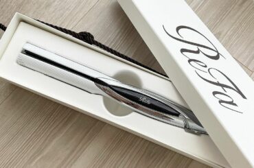 new item﻿
#リファ のドライヤー コテも揃えてたので﻿
どうしても #ストレートアイロン ﻿
も欲しくて買っちゃた〜﻿
軽くて持ち運びしやすくて良さそ...