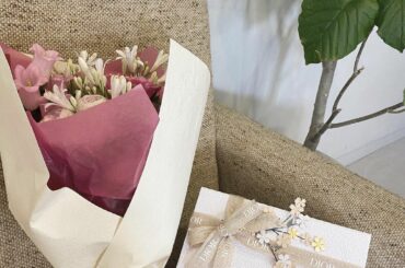 YouTubeチームの皆さんから
本当に嬉しくて...感謝感激です...!

また7月から動画投稿を再開する予定なので
新しい動画達を楽しみにしていて下さいね
...