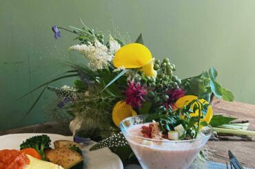 今夜はオムライスいかがですか？

体のことを考えたポデリッシュ風お料理ですご飯の代わりにキヌアとレンズ豆を使って作ったので、夜でも罪悪感なしにオムライスが頂けち...