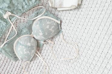 .

@feliture_official のランジェリー
デザインが可愛いくて肩紐も洋服に
馴染みやすいカラーで使いやすい
3段ホックだからずれにくい嬉しい◌...