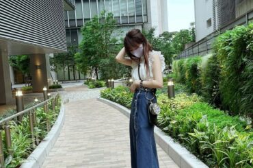 .
デニムのロングスカートほしくて
やっっと見つけた♡♡♡
本当は これから先、夏やけん薄い色のデニムがほしかったけど売り切れでした

3枚目、ティンセルが暴れ...