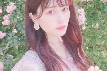 ピンクのビジューのピアスと、袖が大きくて背中が空いてるお洋服と、背景のバラが可愛いよって
#京成バラ園 #バラ #バラ園 #ピアス...