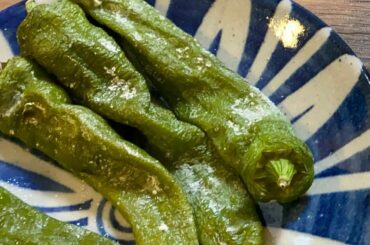 今日は夜ご飯に野菜室消費の万願寺とうがらし食べました︎
あと野菜室消費のパプリカで鶏肉の甘酢炒め。
2枚目は野菜室消費マリネです
マリネは稽古場に持っていって食...