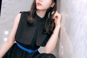 ノースリーブに惹かれるこの頃。

襟元が特徴的なトップス
軽やかなレーススカートと黒合わせ。
ブルーのベルトはずっとお気に入りだなぁ

色の合わせ方がジタバタの...