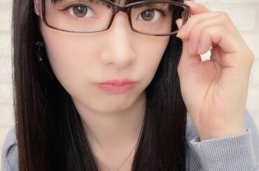 7月のおうち生写真のオフショット
メガネ女子、どうですか？
予約は明日7/6 12:59までなのでお忘れなく

.
.
#akb48 #生写真 #私服 #おうち...