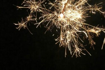 とっても綺麗に撮れた線香花火
誕生日を迎えてからまた一つ歳を取るまでの1年間はあっという間
どんな歳にするも自分次第
一年って本当あっという間だから毎日後悔した...