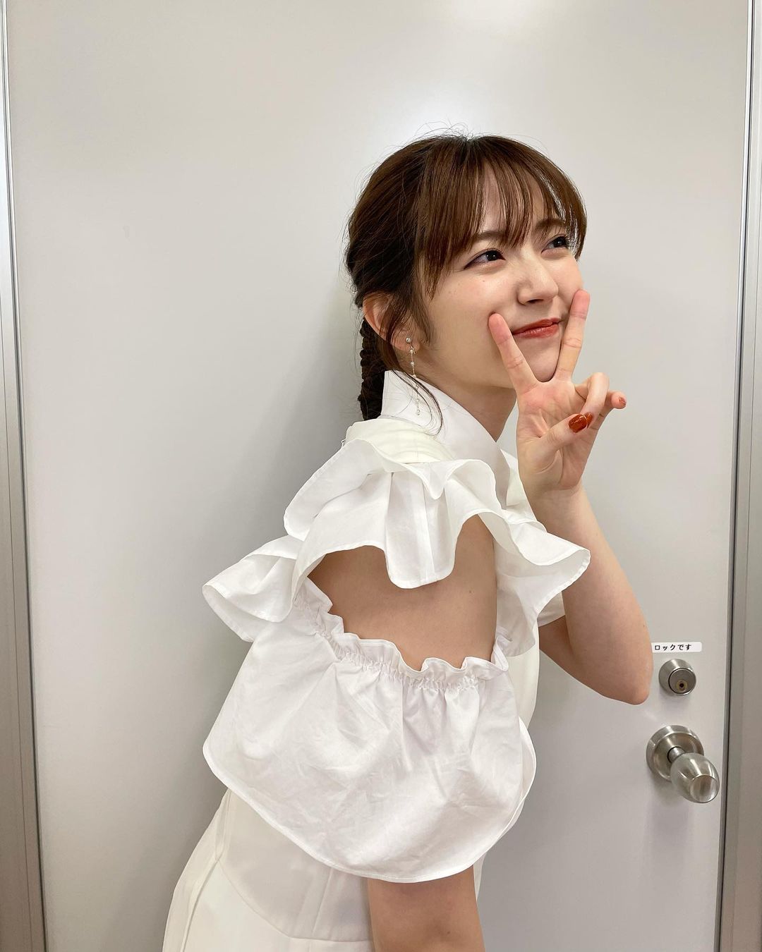 鈴木愛理 あごピースが気分だったんだろうな な日 All In One Adelly Tokyo Sandal Dianashoespress Moe Zine