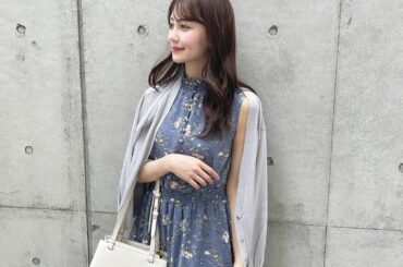 今日♡
来週発売のワンピースを早速...

絶妙な深みのあるブルーは、
今の時期から初秋にぴったりなカラー...