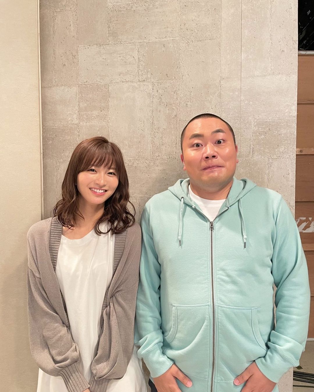 岡崎紗絵 昨日の新しいカギ ありがとうございました 笑わせナイトドクター からのスタート 震えました 笑 スマホを見ただけなのに でご一緒した岡部さんと 楽 Moe Zine