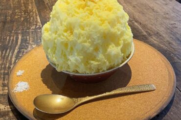 最近は暑さでかき氷が主食

KON こんにゃく寿司とかき氷の
『とうもろこしのかき氷』

人生初の大人かき氷。
綺麗な黄色の山の頂上にはコーンのつぶ。

一口目...