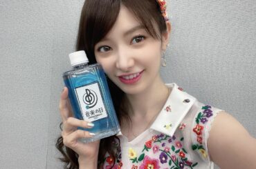 昨日のメドレー衣装
音楽の日のお水を添えて

新曲の衣装しか載せてなかったな〜って思って！
こっちは可愛い系で、新曲は格好いい系だったから髪型とかメイクも少し変...