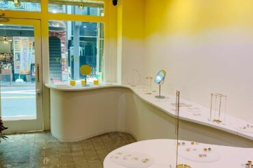 _

先日、
お世話になっているGYPPHYの新店舗へ

店内もブランドカラーのyellowで可愛かった

jewelryもいろんなデザインが増えてましたよ！
...