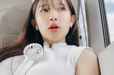 青空と扇風機とすっぴん
.
.
.
#着衣巨乳
#二次元ボディ
#すっぴん
#nomake...