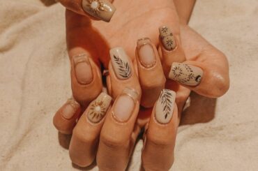 ．
撮影は秋ものだけど
まだ夏っぽさ残したいよね〜
がテーマのにゅーネイル笑...