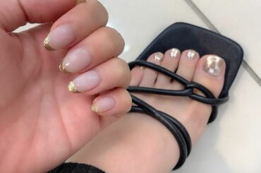 久しぶりにネイル変えたけど
手も足もブロンズのミラー
ミラーパールなかなか可愛い

#夏ネイル...