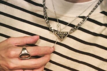 .
ちょっと前の話なんですが
バス停でバスをまってたら
一緒に並んでいたマダムに
お洋服(主に素材)を誉められて
ちょっとうれしくなっちゃいました。
この日はシ...