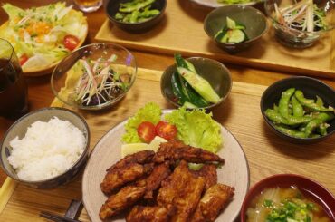 暑さにやられ気味...
でも食欲はある！そんな日はニンニクたっぷり唐揚げ
・
ニンニクオイル漬け枝豆は
胡麻油低温から刻んだニンニクを入れて香り立ったら茹でた枝...