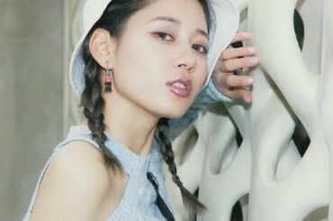 ちょっと前のですが。
作撮りしてもらった時の
リップに青いアイシャドウを使ってるのサ...