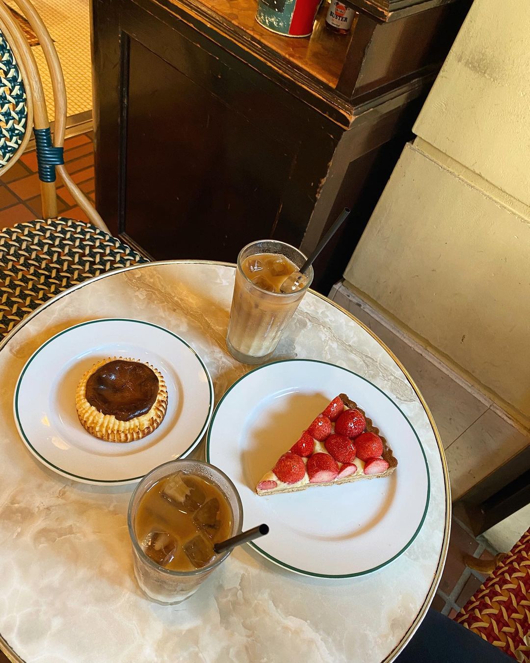 川本紗矢 銀座カフェ 有楽町カフェ Auxbacchanales バスクチーズケーキ いちごタルト Moe Zine