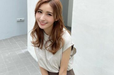 明るい髪と暗い髪どっちがすき？？
.
たまには笑顔も載せてみた()
.
髪明るいのもそろそろ終わり
ちょっとした夏休み気分でした！
学生の頃はブリーチしまくって...