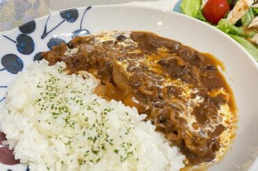 .
最近作ったハヤシライス。
ルゥを使わずに赤ワインことこと煮込んだら
めちゃくちゃ美味しくなりました

最近たまに料理するから
またストーリーとかにレシピも載...