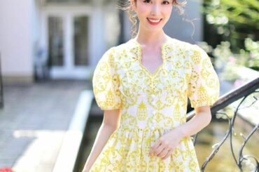 【New dress】
明るい気持ちで過ごしたいからHappyイエロー
デコルテ周りのカットラインとボリュームスリーブがとっても綺麗で、小顔効果アップ

こちら...