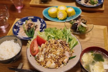 メインを作ったらあとはシンプルな夏野菜で
・
よだれ鶏のタレが器の下に溜まってしまったけど、たっぷりのお野菜と一緒に！
・
︎たっぷりサラダとよだれ鶏
︎塩麹中...