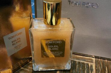 プレゼントでいただいたの
ずっと欲しいなぁーって思ってやつー

キラキラさせて夏テンションあげるぞー...